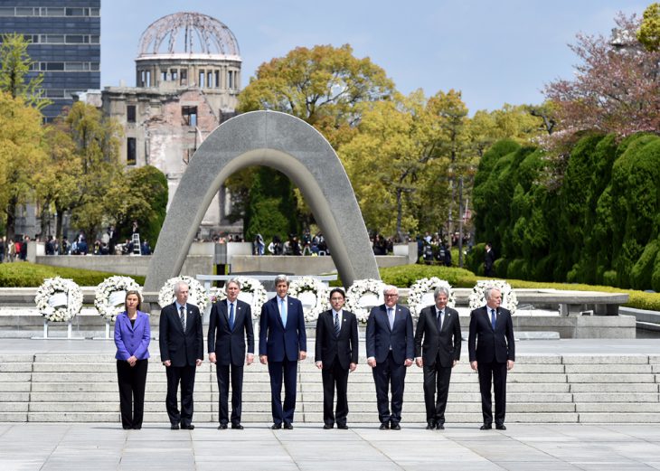 April 11, 2016, G7 foreign ministers and the EU higher representative laid wreaths and stand in front of the Cenotaph for the A-bomb Victims at Peace Memorial Park in Hiroshima. ©Ministry of Foreign Affairs of Japan