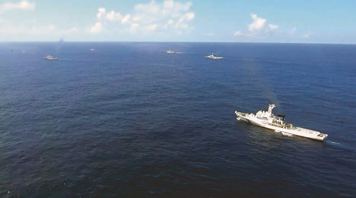 On August 5, Chinese fishing boats and official vessels encroached upon Japanese territorial waters around the Senkaku Islands. The Japan Coast Guard dispatched patrol vessels for warning.  PHOTO: COURTESY OF THE JAPAN COAST GUARD