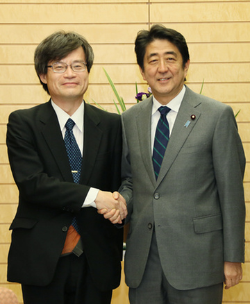 22 October 2014, Professor Amano visited the Prime Minister’s Office (From the website of the Prime Minister of Japan and his Cabinet)