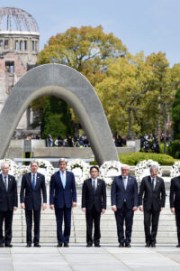 April 11, 2016, G7 foreign ministers and the EU higher representative laid wreaths and stand in front of the Cenotaph for the A-bomb Victims at Peace Memorial Park in Hiroshima. ©Ministry of Foreign Affairs of Japan