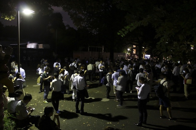 Large number of Pokémon Trainers gathered in Ueno Park in the midnight of August 2, 2016. Same phenomenon could be seen all over the nation.