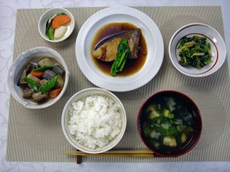 Image from WASHOKU, traditional dietary cultures of the Japanese (Discuss Japan, No. 18) https://wp-en-sp.japanpolicyforum.jp/archives/culture/pt20140130140607.html